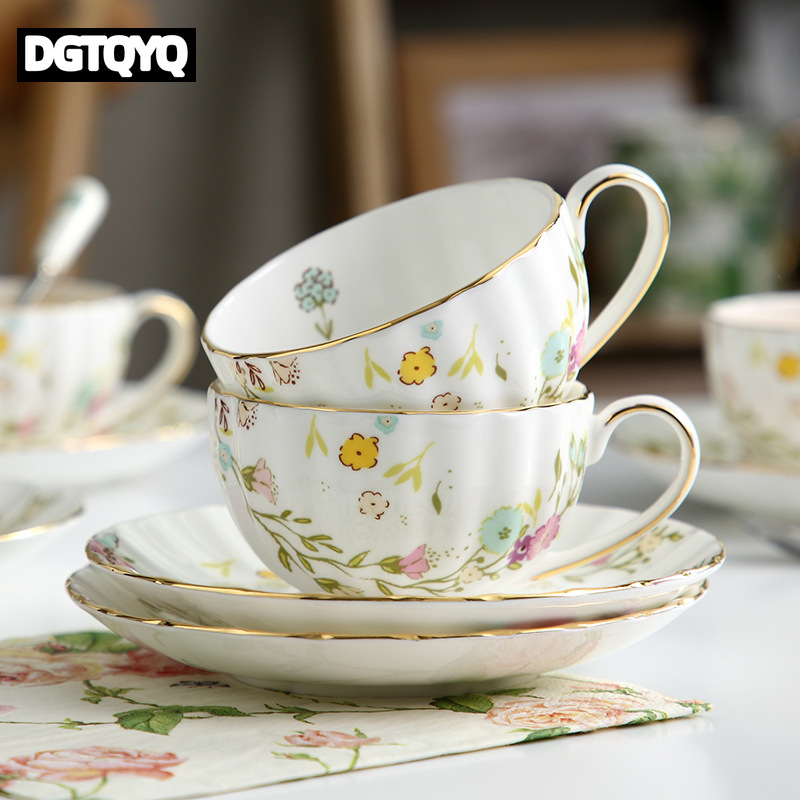 Espresso Cup Saucer - 2-teiliges Vintage Blumenmuster Keramik-Kaffeetassen-Set mit Untertasse,
